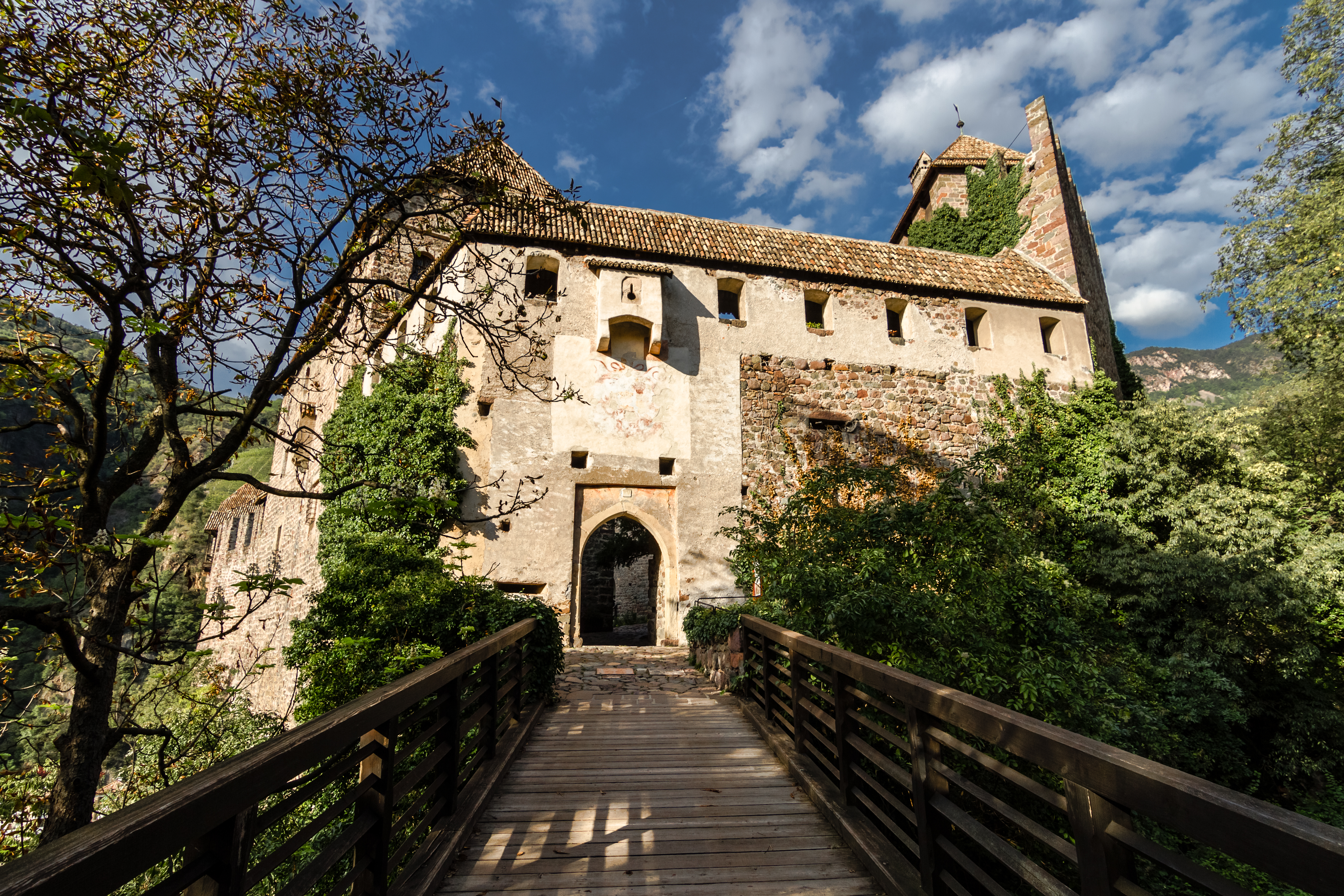 Schloss Runkelstein, die BilderburgCastel Roncolo, il maniero illustrato